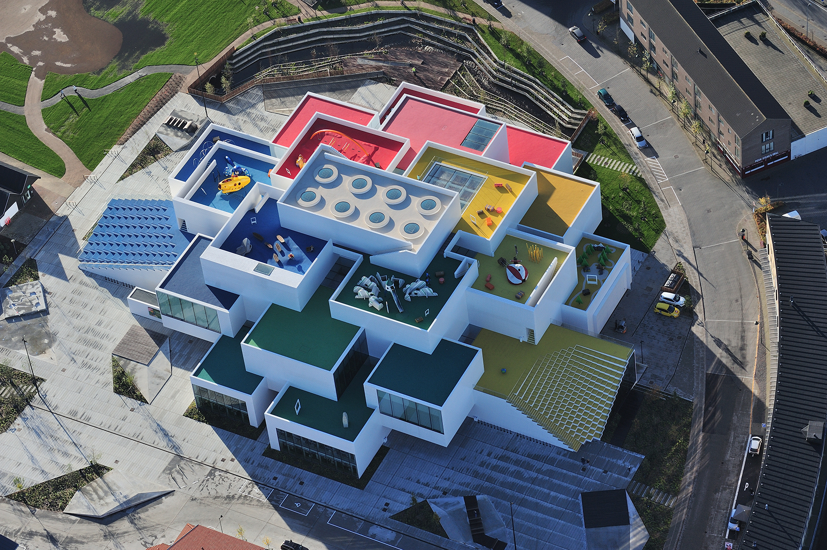 1_LEGO House from medium_res